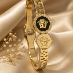 Classical Medallion Bangle · Gold