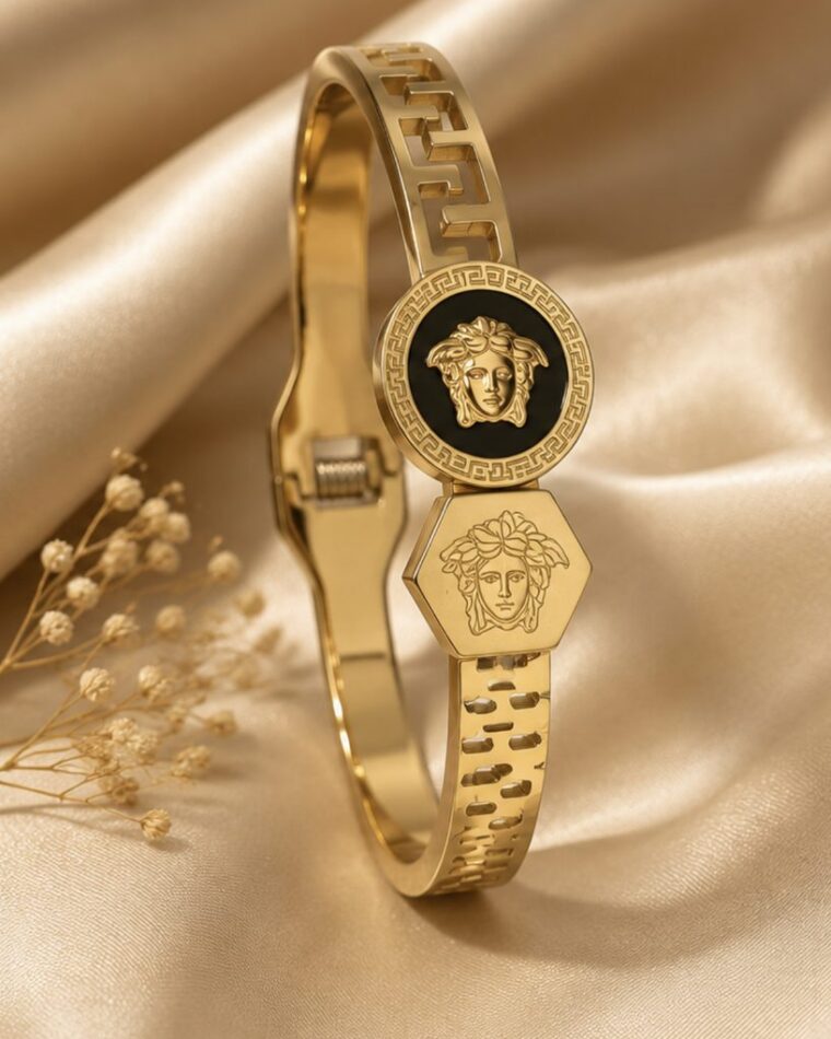 Classical Medallion Bangle · Gold