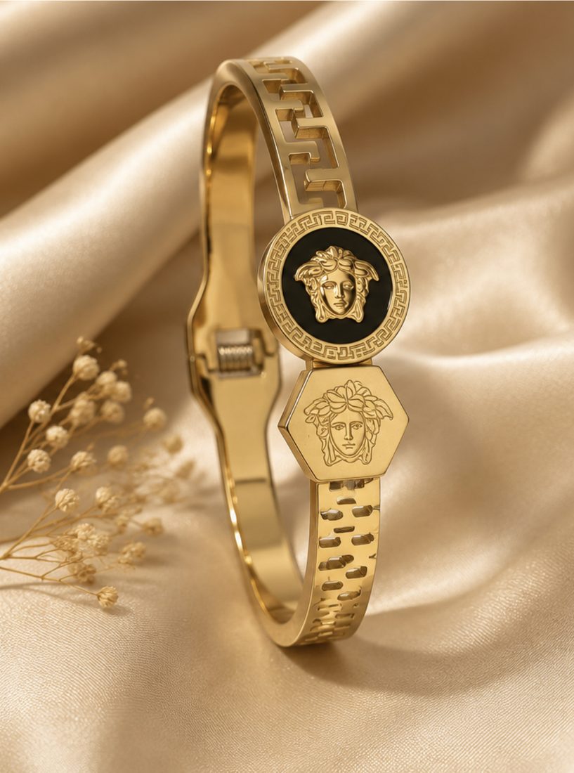 Classical Medallion Bangle · Gold