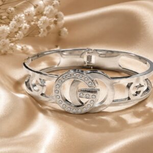 Interlocking Ring Bangle · Silver
