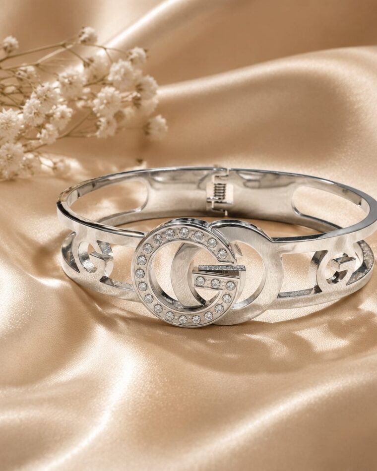 Interlocking Ring Bangle · Silver