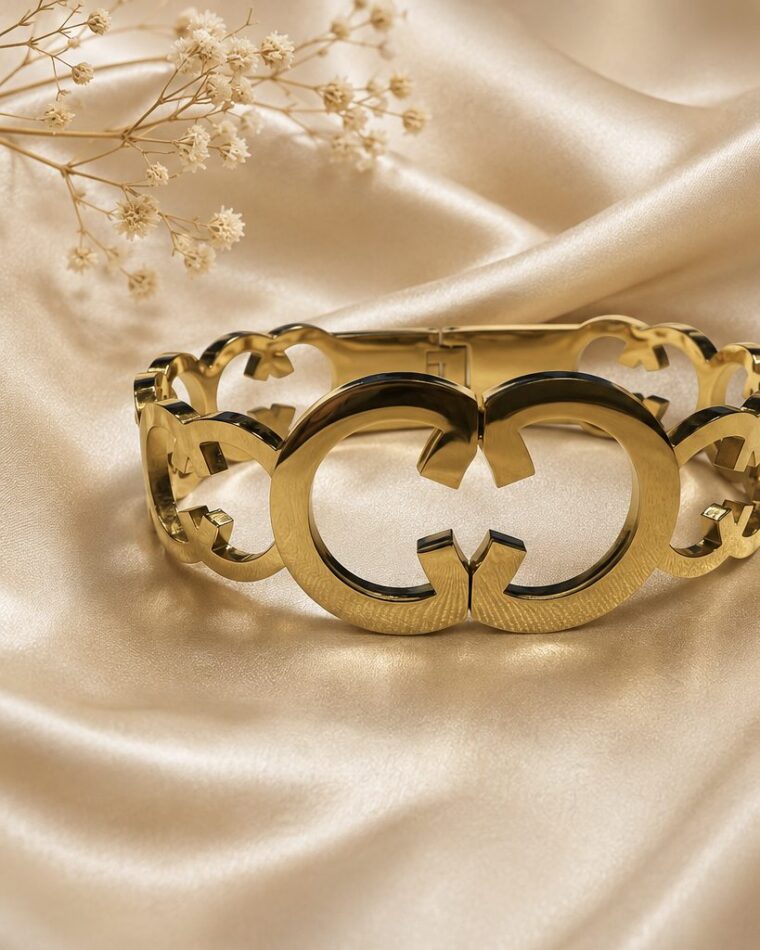 Interlocking Ring Bangle · Gold