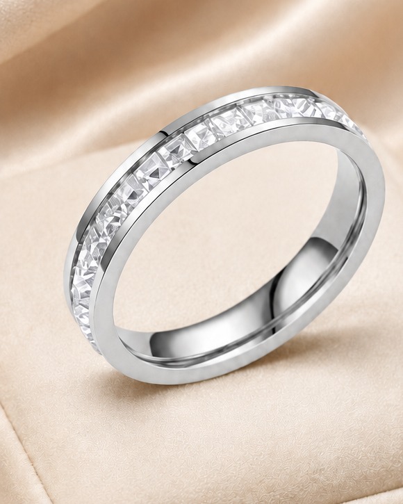 Sparkling Cubic Zirconia Ring - Silver