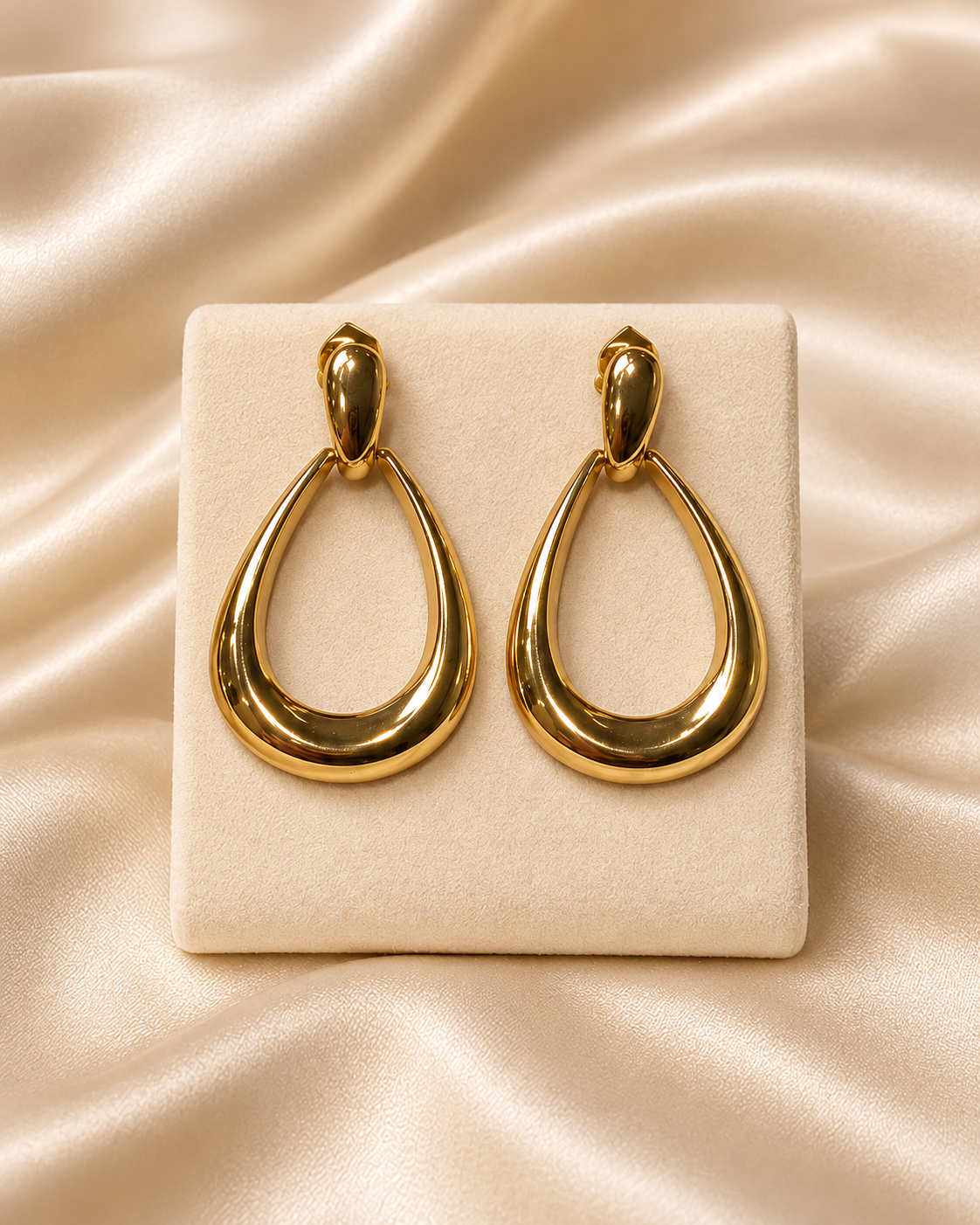 One pair of Teardrop Earrings - Gold